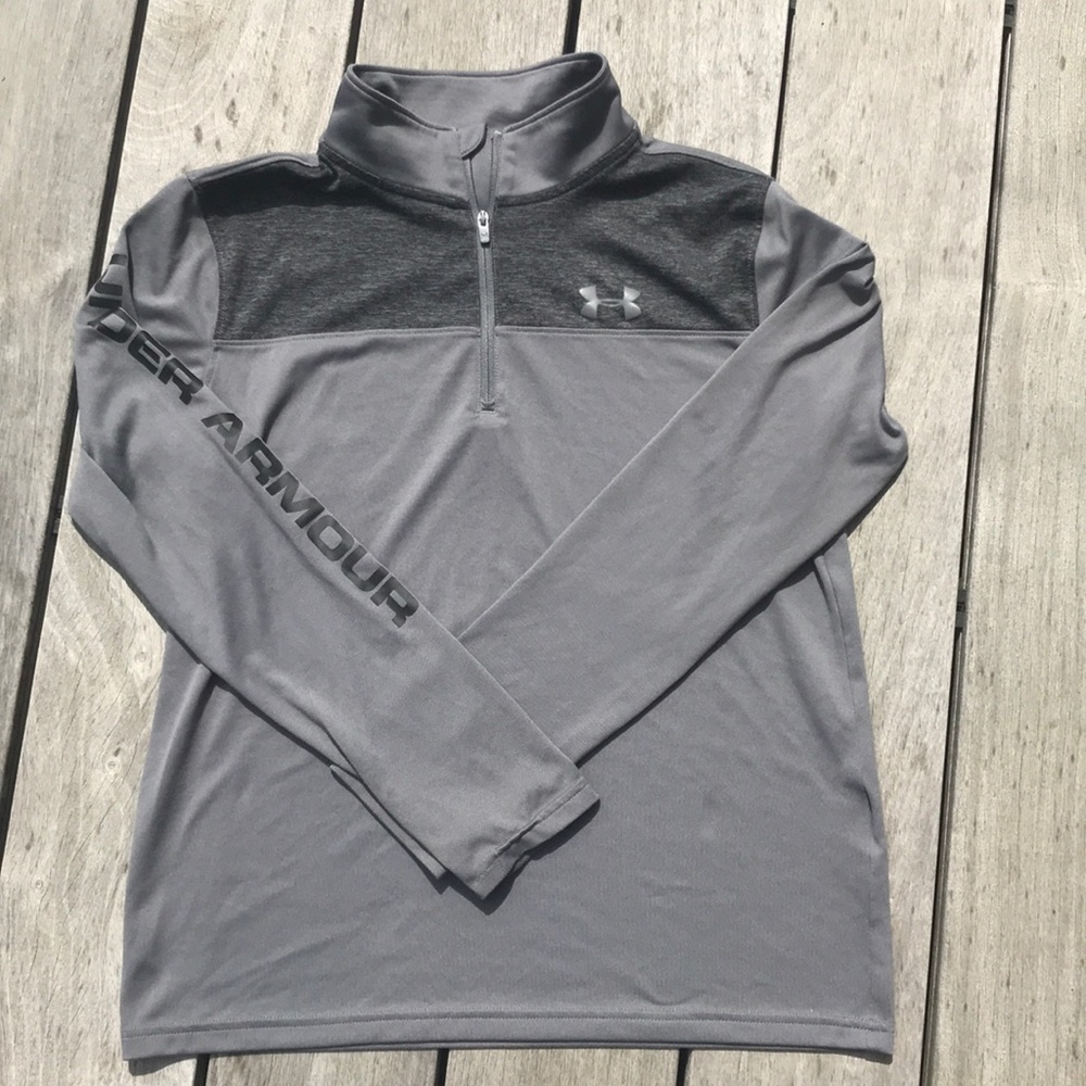 Girls underarmour top